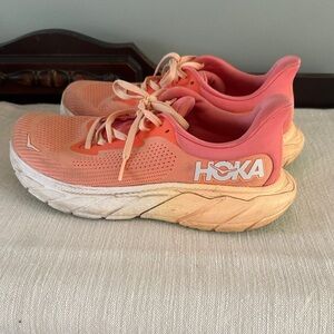 Hoka Women's Vibrant Orange and Pink Running Shoes -Arahi 7-no insoles- size 9D